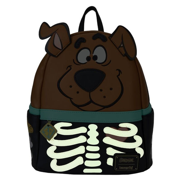 Zoom sur les bandoulières réglables imprimées du sac à dos Scooby Doo Loungefly en cuir vegan