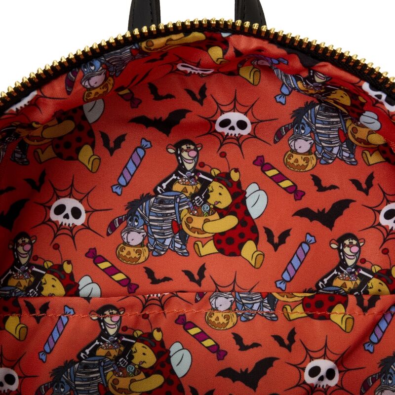 Intérieur du sac à dos Loungefly Winnie l'Ourson Ladybug avec doublure assortie et espace de rangement