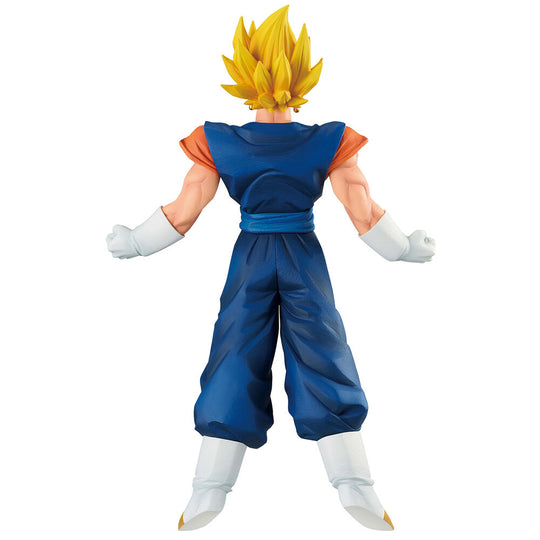 Figurine Super Vegito posée sur socle avec arrière-plan neutre mettant en valeur ses finitions