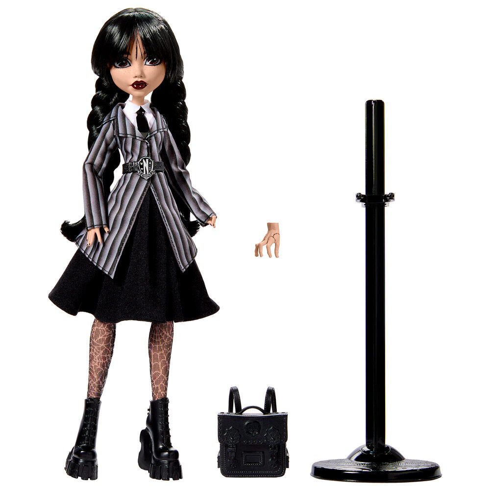 Poupée Monster High Wednesday Addams en uniforme Nevermore Academy vue de face avec accessoires