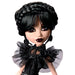 Image de la poupée Monster High Wednesday sur son support de présentation noir