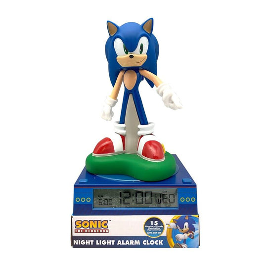 Lampe 3D Sonic the Hedgehog allumée sur une table de chevet avec réveil intégré