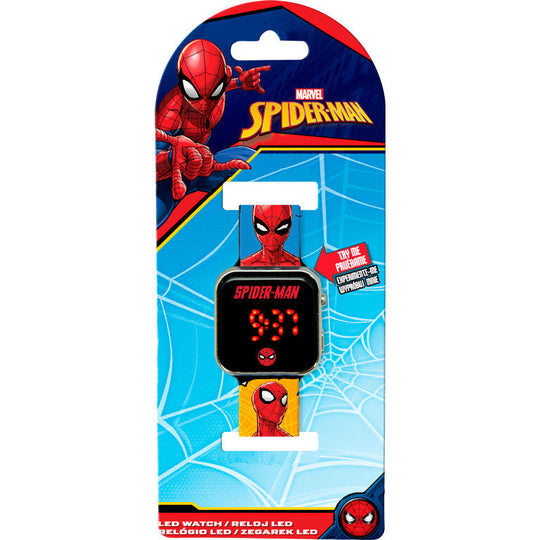 Détail du cadran lumineux de la montre Marvel Spiderman avec logo officiel et chiffres LED