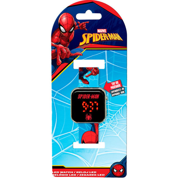 Vue rapprochée de la montre LED Marvel Spiderman montrant l'écran digital allumé sur fond noir