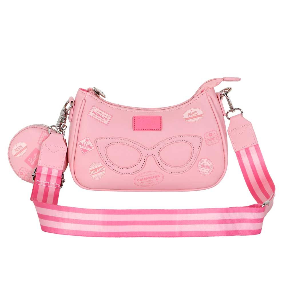 Sac Barbie KARACTERMANIA porté à l'épaule, illustrant la bandoulière confortable et réglable
