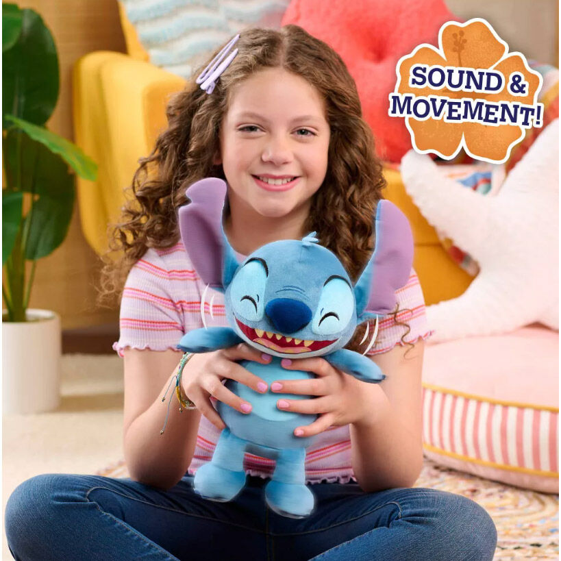Peluche Stitch Disney posée sur une surface, illustrant ses animations et rires