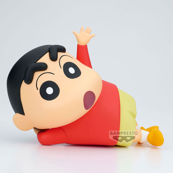 Profil gauche de la figurine Shinnosuke Nohara Crayon Shinchan de 18cm par BANPRESTO