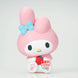 Gros plan sur les détails du visage et des oreilles de la figurine My Melody Sofvimates 14cm