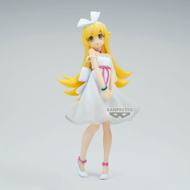 Profil gauche de la figurine Shinobu avec accent sur les couleurs et la posture dynamique