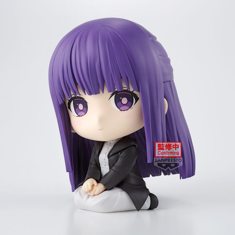 Détail du visage de la figurine Frieren Beyond Journeys End assise par BANPRESTO