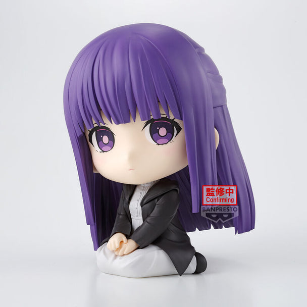 Détail du visage de la figurine Frieren Beyond Journeys End assise par BANPRESTO