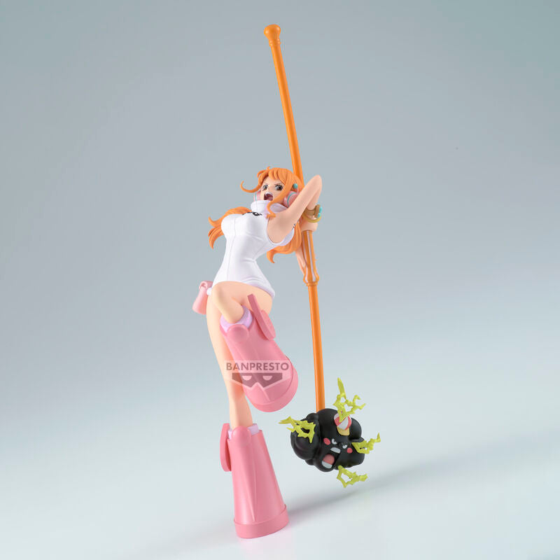 Profil gauche de la figurine Nami Battle Record de BANPRESTO en pose dynamique