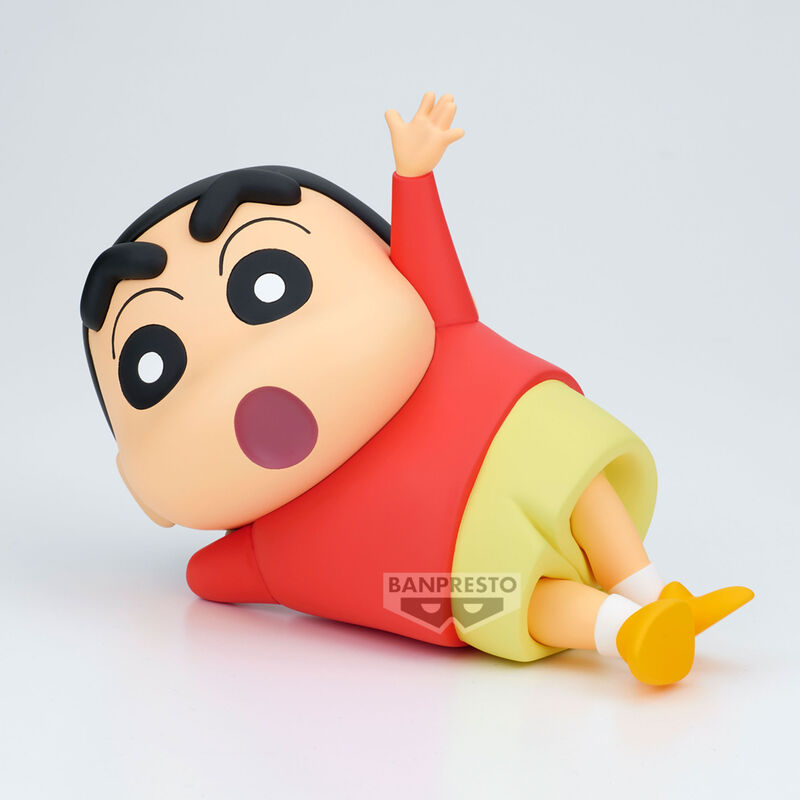 Zoom sur le visage expressif de la figurine Shinnosuke Nohara Crayon Shinchan 18cm