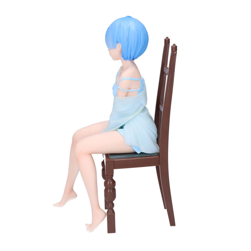 Figurine Rem Relax Time exposée sur un socle, mettant en valeur sa finition et peinture