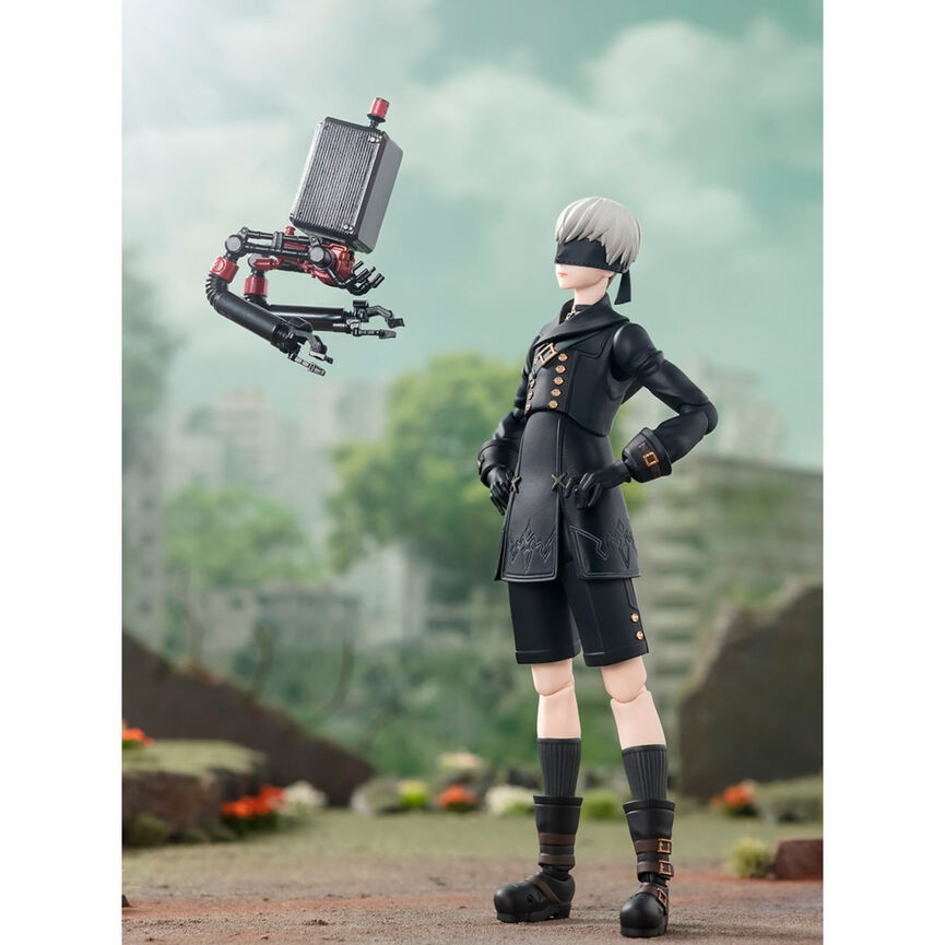 Gros plan sur les quatre expressions faciales interchangeables de la figurine 9S