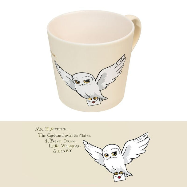 Vue de face du mug premium Harry Potter avec illustration détaillée de Hedwig la chouette blanche