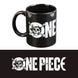 Mug One Piece logo officiel ERIK en céramique avec fond blanc, capacité 350ml