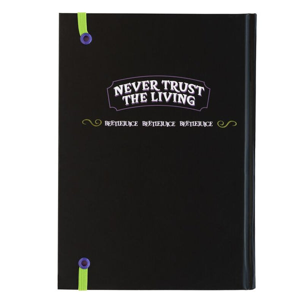 Détail de la reliure collée du carnet Beetlejuice A5 assurant une ouverture facile et durable