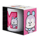 Vue de profil du mug BT21 Mang montrant la poignée ergonomique et le design vibrant