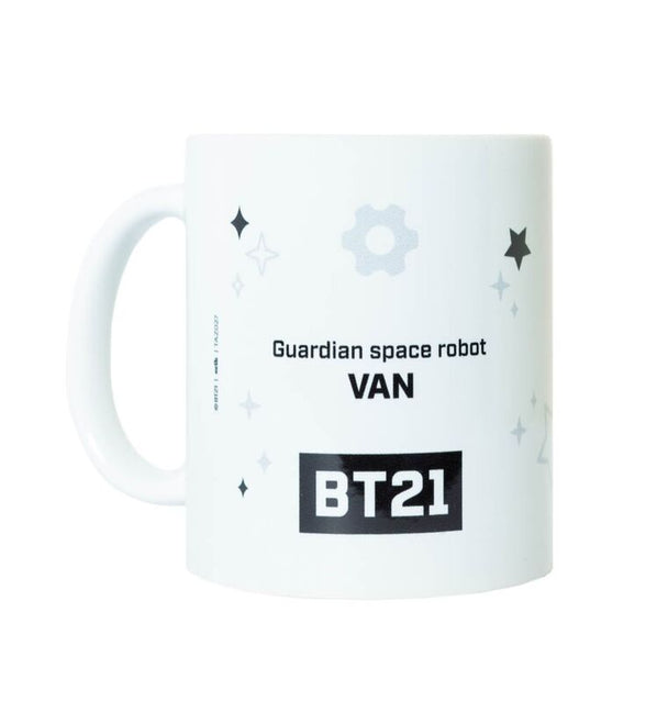 Vue rapprochée du logo BT21 Van imprimé sur le mug en céramique blanche