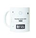 Vue rapprochée du logo BT21 Van imprimé sur le mug en céramique blanche