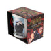 Détail du design du mug Jujutsu Kaisen montrant les personnages principaux en couleur vive