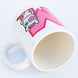 Détail du motif BT21 Mang sur le mug en céramique, couleurs vives et finition brillante