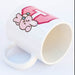 Mug BT21 Cooky posé sur une table, illustrant sa taille compacte de 9,5x8 cm