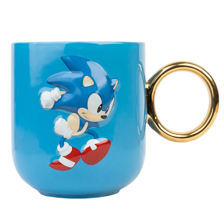 Détail du glaçage brillant sur le mug Sonic The Hedgehog 3D avec la marque ERIK visible