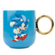 Détail du glaçage brillant sur le mug Sonic The Hedgehog 3D avec la marque ERIK visible