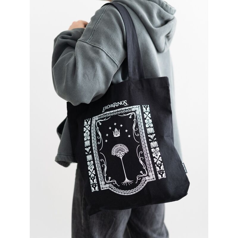 Sac de courses ERIK porté à l'épaule montrant la taille et la praticité