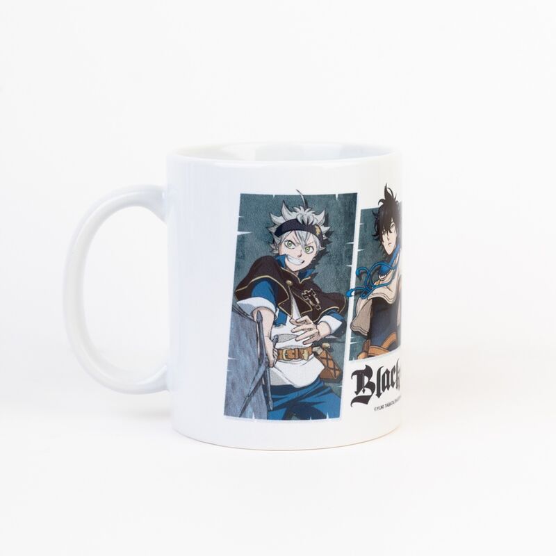 Mug ERIK Black Cover Characters utilisé au micro-ondes, illustrant sa praticité