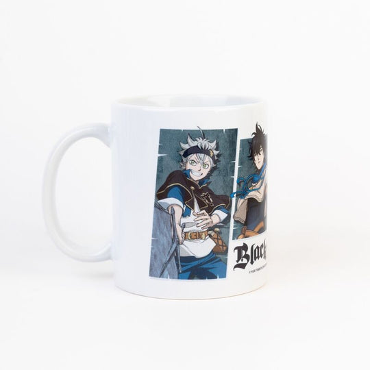 Mug ERIK Black Cover Characters utilisé au micro-ondes, illustrant sa praticité
