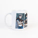 Mug ERIK Black Cover Characters utilisé au micro-ondes, illustrant sa praticité