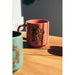 Ensemble des 4 mugs Harry Potter alignés sur une table en bois clair