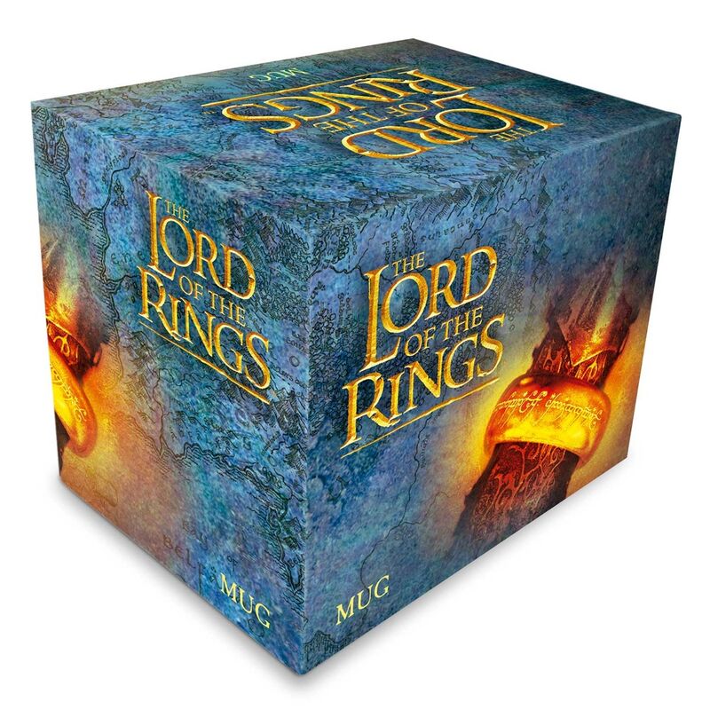 Mug The Lord of the Rings placé sur une table, prêt à être utilisé pour une boisson chaude