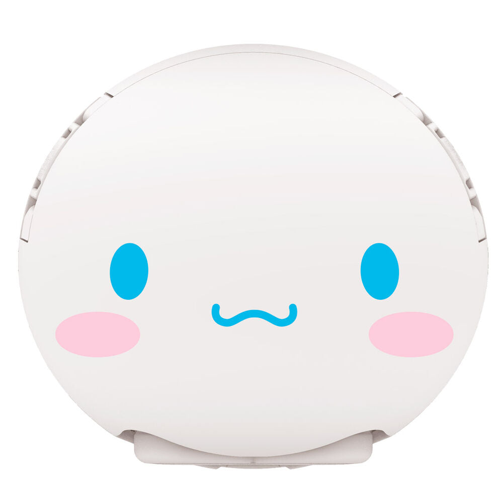 Figurine Sanrio Tuxedosam dans capsule, montrant son chapeau bleu iconique