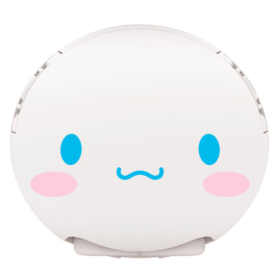 Figurine Sanrio Tuxedosam dans capsule, montrant son chapeau bleu iconique
