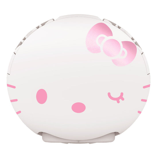 Photo d’une figurine BANDAI Sanrio dans sa capsule avec éclairage doux