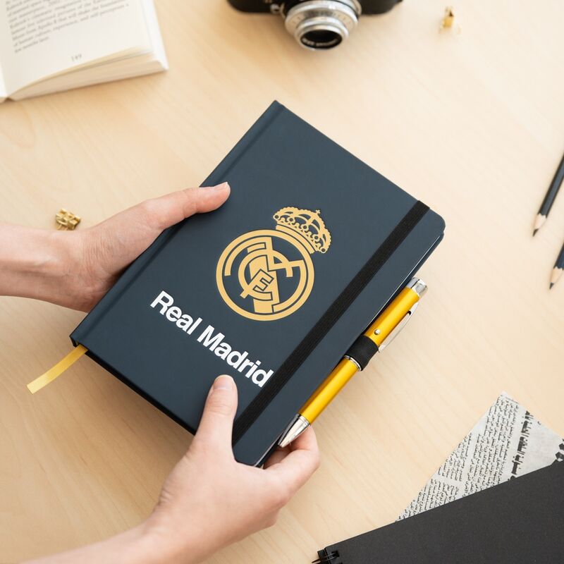 Présentation complète du cahier Real Madrid A5 avec stylo et accessoires