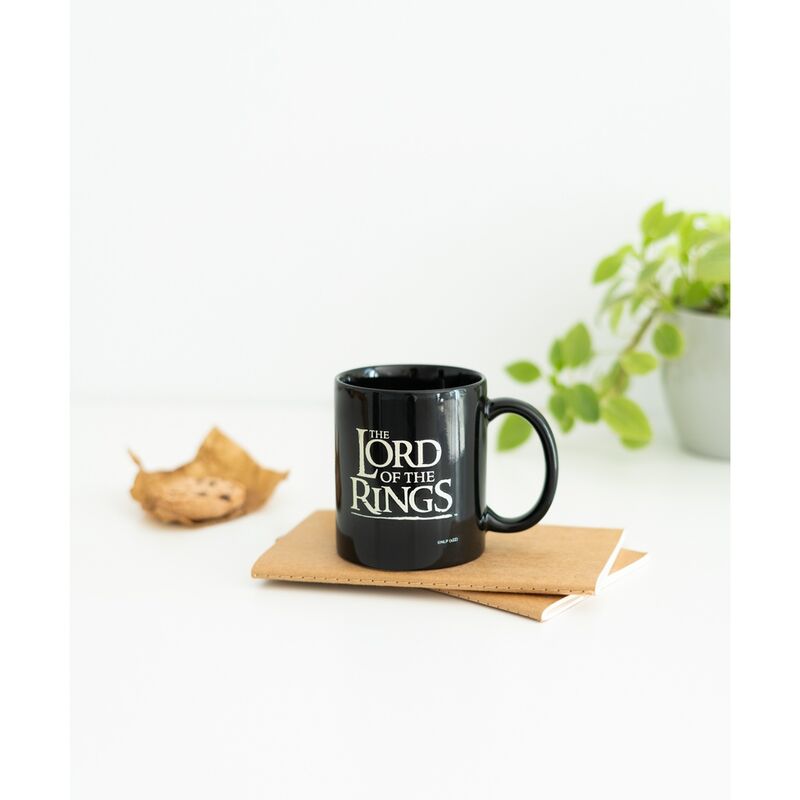 Présentation du mug The Lord of the Rings compatible lave-vaisselle et micro-ondes avec étiquette