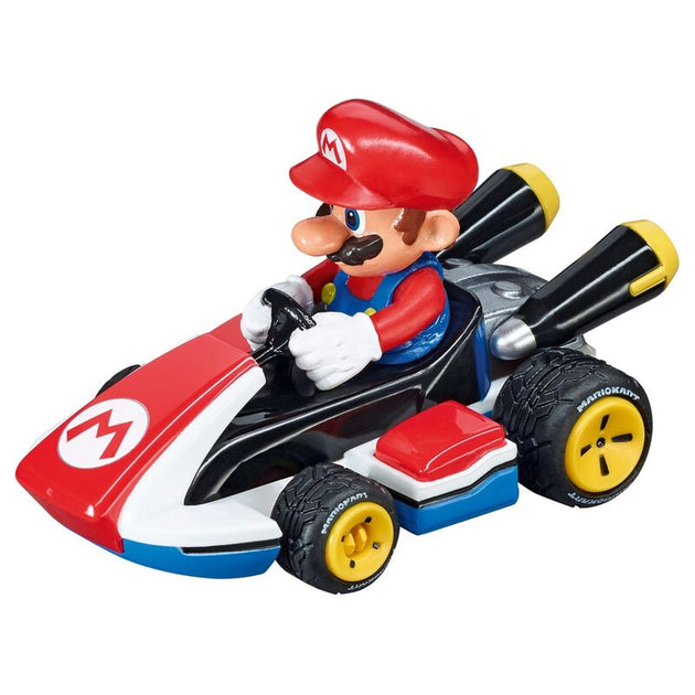 Voiture miniature Mario Kart 8 Mario de la marque CARRERA à l'échelle 1:43, adaptée aux enfants dès 6 ans.