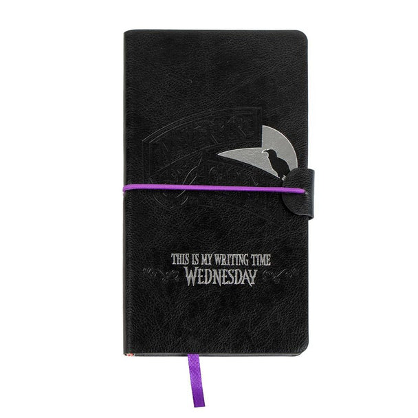 Couverture élégante du cahier Wednesday de la marque CERDÁ avec un design moderne