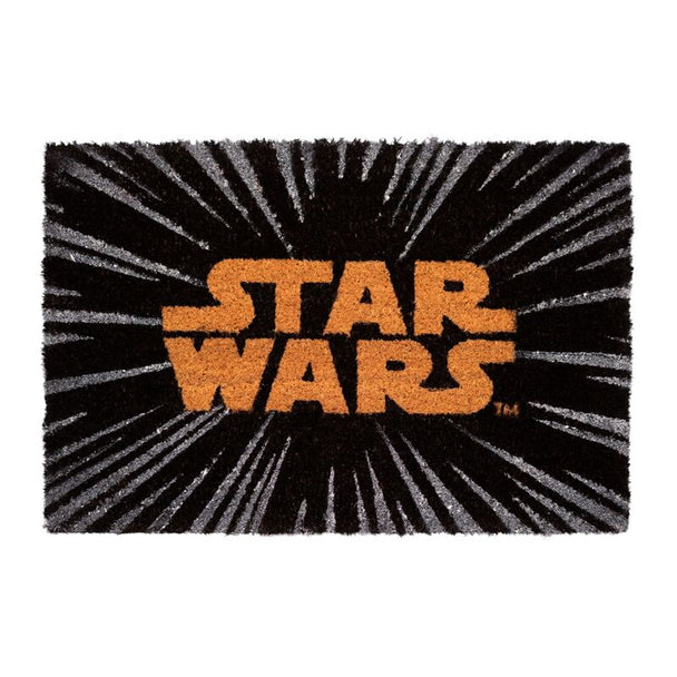 Paillasson Star Wars ERIK affichant le logo emblématique, dimensions 40x60cm, posé devant une porte d'entrée