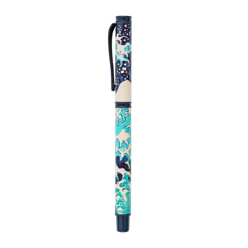 Stylo ERIK The Great Wave off Kanagawa encre noire avec bouchon à vis posé sur fond blanc