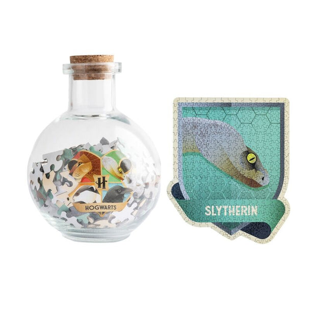 Puzzle Harry Potter Slytherin de 322 pièces présenté dans une bouteille en verre avec bouchon en liège