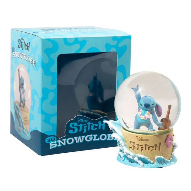 Gros plan sur la figurine Stitch à l’intérieur de la boule à neige en résine ERIK