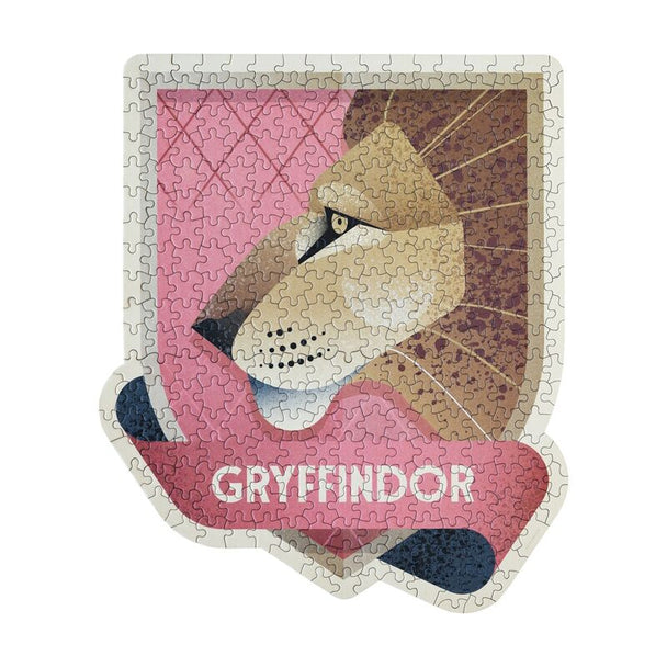 Détail du puzzle Gryffindor montrant les pièces colorées et le design inspiré de la maison Gryffindor