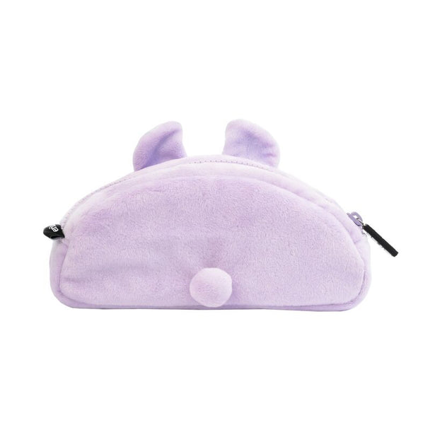 Gros plan sur la texture pelucheuse douce de la trousse BT21 Mang, mettant en valeur les détails du tissu.