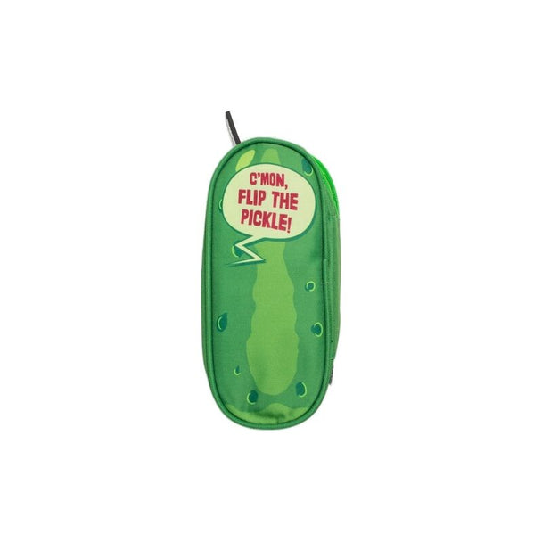 Détail du design Pickle Rick sur la trousse à crayons ERIK montrant les couleurs vives et le logo
